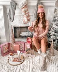 Nordstrom Holiday Beauty Gift Sets In 2020 Holiday Beauty Fashion Blogger Blogger Decor
