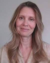 Shelly Grams's Instagram, Twitter & Facebook