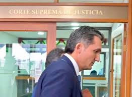Risaralda Opina - El senador Juan Pablo Gallo llegó muy temprano en la  mañana de hoy 10 de diciembre ante la Corte Suprema Justicia para rendir  indagatoria por el posible delito de