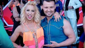 „es ist eine freude mit ihm zu arbeiten! kai ebel hat es geschafft: Let S Dance 2017 Tanzpaar Mit Drei Beinen Popow Und Menzinger
