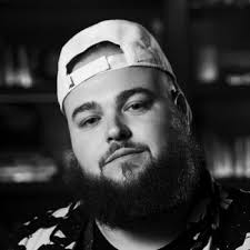 Kass Allen's Instagram, Twitter & Facebook