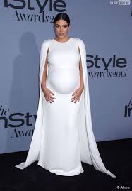 Depuis près d'un an, le couple cherche désespérément à concevoir un deuxième enfant mais kim kardashian. Kim Kardashian Enceinte Elle Craque Et Se Compare A Une Baleine Purebreak