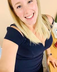 Ashley Barr's Instagram, Twitter & Facebook