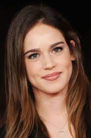 She is notable for starring in the 2017 horror film rings and action thriller film revenge. Matilda Lutz Attrice Donne Stile