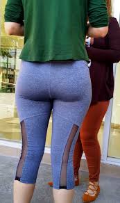 2020 | Mujeres bellas en la calle