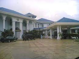 Saat masih kecil, umar pernah mengalami kecelakaan. Mystory On Twitter Istana Abdul Aziz In Kuantan Pahang A Royal Residence Formerly Was Known As The Official Palace For The Crown Princely Couple Of Pahang The Name