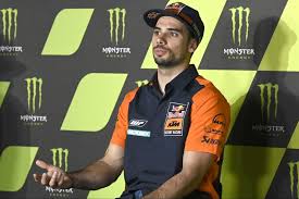 Ok, can someone please explain to me, how is possible that charles leclerc and fabio quartararo can speak italian better than me. Fabio Quartararo Erklart Warum Seine Lederkombi Im Rennen Offen War