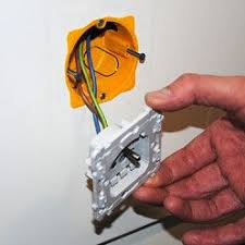 Comment Trouver L Origine D Une Panne Electrique Prise Electrique Installation Electrique Cablage Electrique