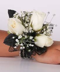 Corsages And Boutonnieres For Formal Events Prom Flowers Corsage Homecoming Corsage Corsage Prom