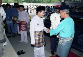 Dikemaskini 23 nov 2017, 7:50 pm. 32 Gaya Baju Melayu Sultan Johor Inspirasi Terbaru
