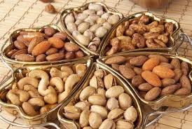 فوائد المكسرات بانواعها اللوز الجوز البندق الزبيب والفستق Nutritious Food Food To Make