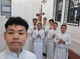 To all my altarboys....selepas misa 10.30am esok kita punya practise  terakhir b4 kita mula kita punya altarboys serving ok untuk holy week..jd  make sure semua hadir....bois n uncle thomas akan hadir jg...mkn