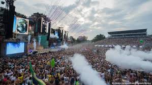 Tickets on sale today and selling fast, secure your seats now. Music Festivals 2021 To Play Or Not To Play Culture Arts Music And Lifestyle Reporting From Germany Dw 23 06 2021