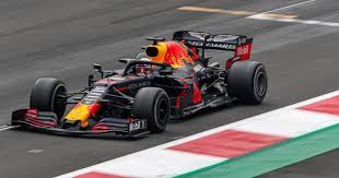 De coureurs rijden eerst een opwarmronde, waarna de op de startopstelling plaatsnemen. F1 Live Stream Hongarije 19 Juli 2020 Formule 1 Streamwijzer