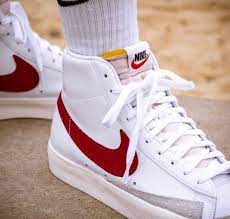 Size exchange possibility for 30 days. Weisser Nike Vintage Blazer Mid 77 White Brick Red In Premium Glattleder Der Beliebte Nike Blazer Ist Zuruck Und Kommt In Nike Blazer Nike Blazers Mid Nike