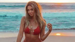 In an interview with urdu news, the band khirkian actor said she thought she made the right decision when she went into a relationship with agha ali but time proved. Chicharito Hernandez Modelo Australiana Sarah Kohan Desnusa Instagram Realiza Topless Y Causa Furor En Redes Sociales Viral Tendencia Redes Sociales Mexico Trends El Bocon