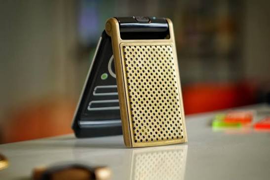 While 1996's Motorola StarTAC gave Star Trek fans a taste of the flip-top communicators they'd been craving since the 60s, it wouldn't be until 2009 that the mobile phone industry finally gave