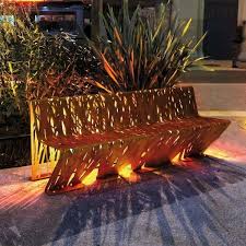55 Idees Sympas Pour Integrer L Acier Corten Dans Votre Jardin Acier Corten Corten Meubles Urbains