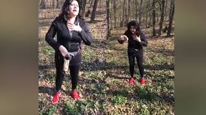 In 1985 she took part in her first singing competition. Ilona Csakova Sili Z Bacilu Podivejte Se Na Skec Kterym Odlehcuje Hysterii Kolem Rousek Stream