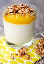 kokosquark mit mango kokosmilch ahornsirup und nussen rezept gesunde desserts dessert rezepte einfach essen und trinken