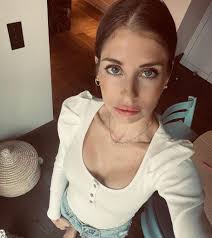 Dec 07, 2020 · beruflich ist die moderatorin stets glamourös unterwegs, doch privat mag es laura wontorra natürlich. Nach Isolation Sind Cathy Und Mats Hummels Wieder Vereint Promiflash De