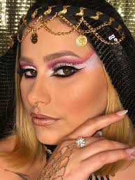 Sara, a libanesa que tem o dom de embelezar pessoas na 3ª Capital  Farroupilha