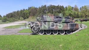 Dès la mise en service de l'amx 30 à la fin des années soixante, la question de son successeur a donné lieu à maints débats et réflexions. French Amx Char Leclerc Main Battle Tank Stock Video Pond5