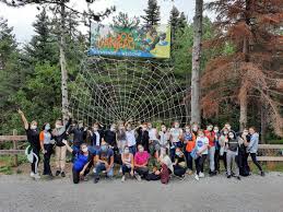 Sud de la france, sur la base d'une scission le long du 45e parallèle. Meilleur Parc Accrobranche Avec Des Jeux Difficiles Pour Les Adultes Dans Le Sud De La France Dans L Herault Les Accros D Anjeau