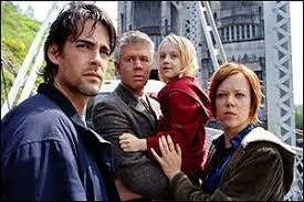 I recall this was a decent high budget flick about alien contact directed by steve spielberg. Taken Extraterrestres Y Spielberg Una Buena Combinacion Guioteca