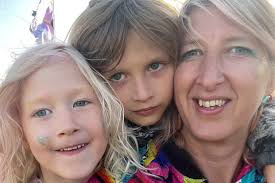 We made a pact to not give our kids smartphones. Here's why