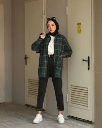 Dipakai juga oleh para selebgram. 10 Fashion Hijab Casual Untuk Remaja Tetap Kekinian Popmama Com