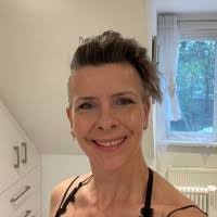 Kate Francis's Instagram, Twitter & Facebook