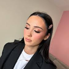 Chelsea Ellis's Instagram, Twitter & Facebook