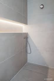 Exklusive Villa Mit Modernen Wasserbecken Aus Cortenstahl Und Stimmungsvoller Gart Moderne Waschbecken Modernes Badezimmerdesign Kleines Badezimmer Umgestalten