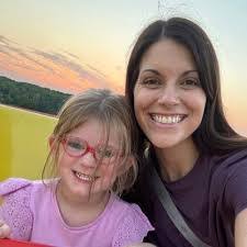 Mckenzie Hanson's Instagram, Twitter & Facebook