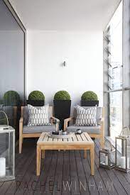 Um Pequeno Ambiente Para Colocar Plantas E Moveis Confortaveis Sao A Ideia Desta Sacada Terrace Furniture Condo Interior Design Small Balcony Design