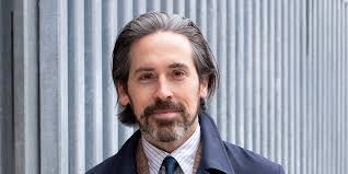 On color and contrast in outfits