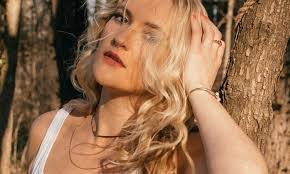 Kate Cameron's Instagram, Twitter & Facebook