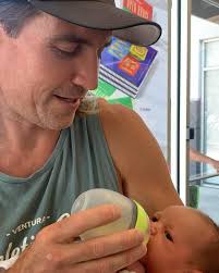 Un père se précipite d'Australie en Amérique pour empêcher son ex de faire  adopter sa fille