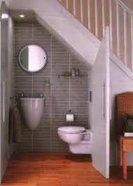 En kvik encontrarás sensación de amplitud, con especial hincapié en ofrecer más encuentra tu nueva cocina aquí. En Un Bano Pequeno Ideas Para Aprovechar El Espacio Cocinas Modernas Bathroom Under Stairs Tiny Bathroom Sink House Bathroom