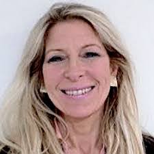 Evelyn Donahue's Instagram, Twitter & Facebook