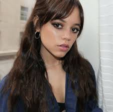 Vem är mer attraktiv? Olivia Rodrigo eller Jenna Ortega? :  r/VindictaRateCelebs