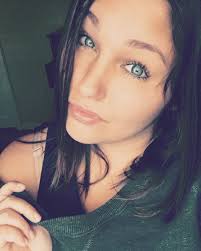 Amanda Sloskey ن (@1WorldUnderGod)