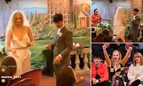 The two had a quickie wedding at a wedding chapel presided by an elvis impersonator. How Got Star Sophie Turner Broke News Of Quickie Joe Jonas Wedding To Her Delighted Mother Daily Mail Online