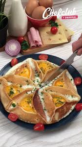 Ca Donne Quoi Si On Melange Des Crepes Salees œuf Jambon Fromage Et Des œufs Au Plat Ca Donne Une Recette Ingenieuse Et Succulente E In 2020 Food Yummy Food Recipes