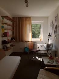 Bei uns findest du die neuesten wohngemeinschaften finde unter 50 zimmern die passende wohnung! Student Oder Azubi Gesucht 345 Euro Miete Nebenkosten Zimmer In Hermann Ehlers Haus Wg Zimmer In Hamburg Kiwittsmoor