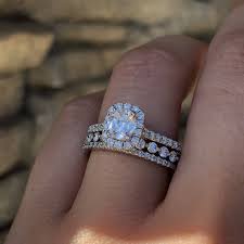 Henri Daussi Engagement Ring Feature Raymond Lee Jewelers Diamond Wedding Bands Wedding Ring Cushion Wedding Rings Halo