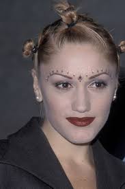 These 9 Beauty Looks Were Massive 20 Years Ago 90s Grunge Makeup 90s Grunge Hair Grunge Makeup