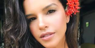 Mariana Rios encarna Alanis Morissette e divide opiniões no 'Show dos  Famosos'