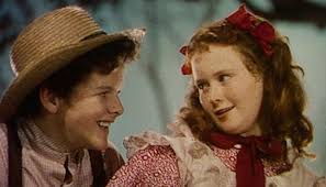 Tom sojer i njegov luckasti prijatelj haklberi fin istražuju nasipe rijeke misisipi i slučajno prisustvuju pljački parobroda. Tom Sojer Prepricano I Analiza Lektire